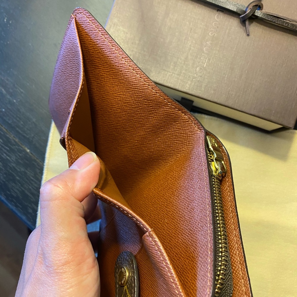 🛑SOLD🛑 Authentic Louis Vuitton Compact Wallet - Picture 4 of 12